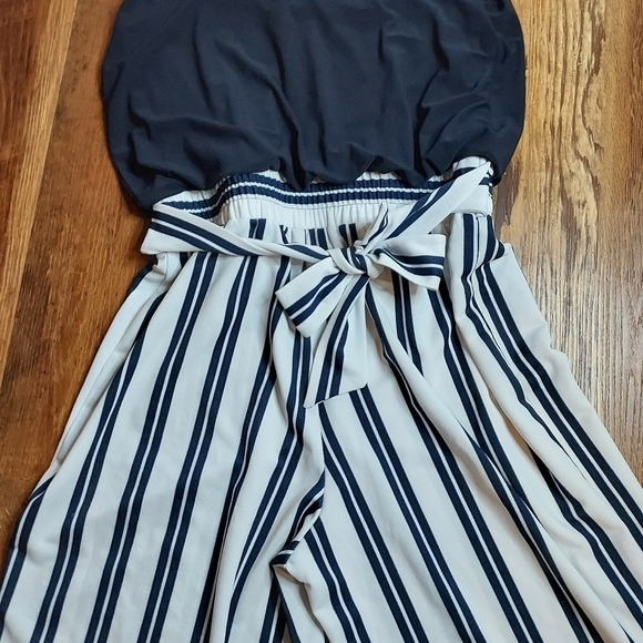 Est 1946 jumper small black stripes on bottom ties in back - Picture 8 of 11